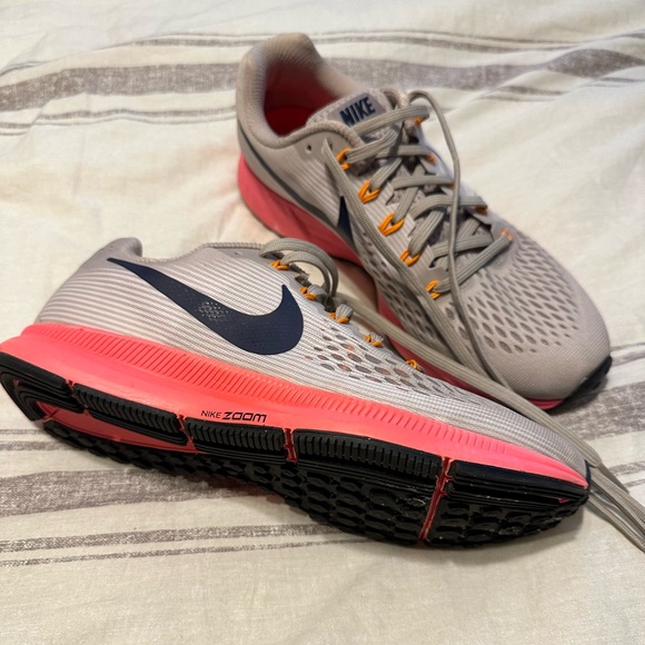 Nike Shoes - Nike Zooms Shoes Like New